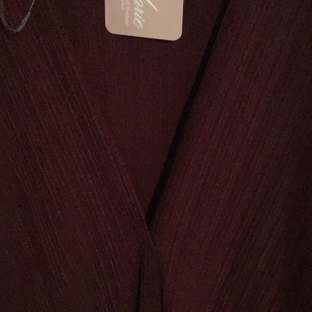 SOLD. Wind flutter sleeve top - Picture 7 of 7